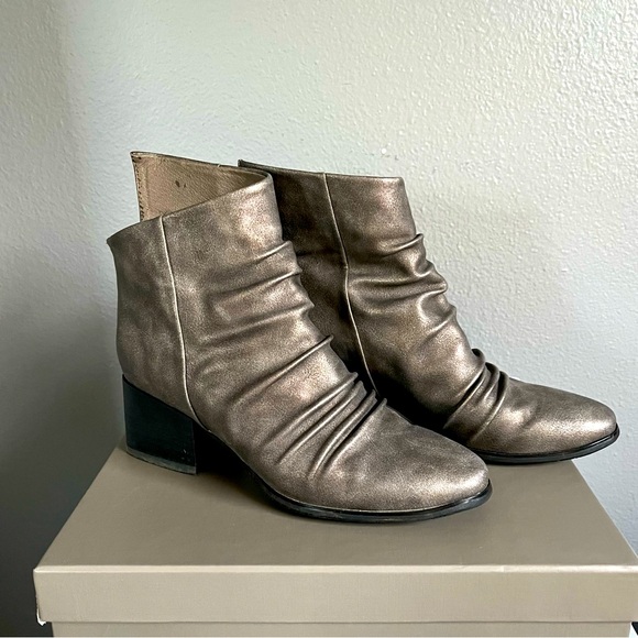 Sundance Antelope Metallic Booties - Picture 5 of 8